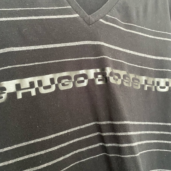 Hugo Boss v neck T-shirt XL - Picture 2 of 5